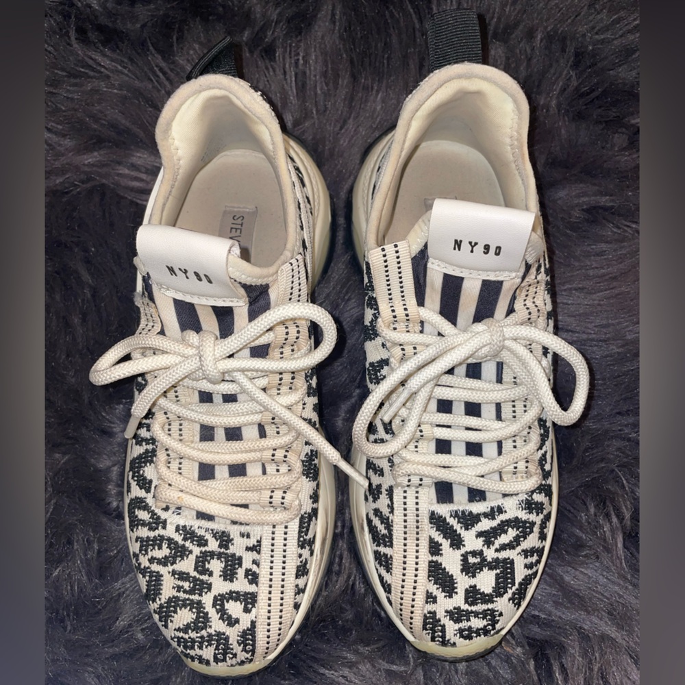 Steve Madden Maxima Monochrome Knit Sneaker (Maxima SM NY90)